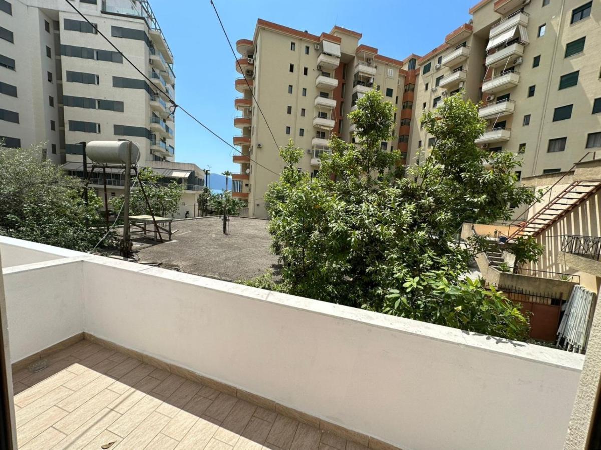 With Private Parking Apartament Wlora