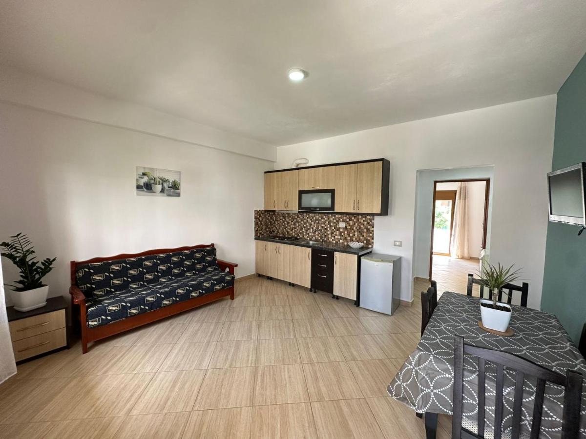Apartament With Private Parking Wlora